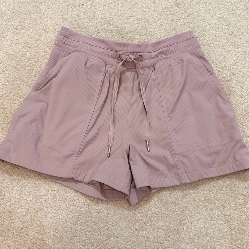 💕 Lululemon dance studio 3 1/2 inch Shorts in twilight Rose size 8 - Picture 5 of 9
